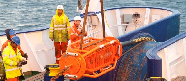 Cable laying at the EMEC tidal test site (Image: Mike Brookes-Roper)