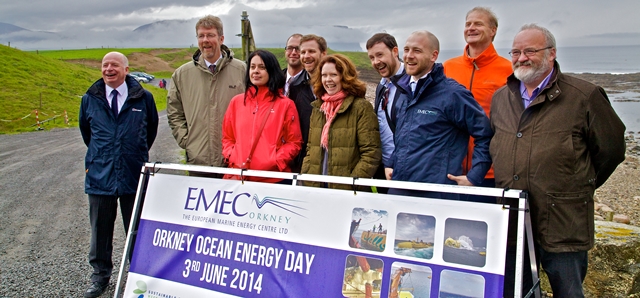 Rémi Gruet (5th left) and Sian George (6th left) at Billia Croo, Orkney as part of the Ocean Energy Day jointly hosted by EMEC and Ocean Energy Europe (Credit Colin Keldie)