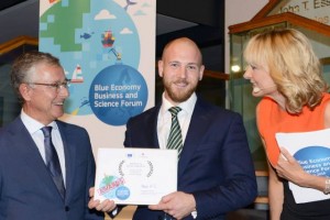 Oliver Wragg accepting the Blue Economy Business Award 2016 for EMEC, Hamburg (Credit DG MARE)