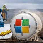 Washing the Microsoft data centre following retrieval from EMEC test site in Orkney (Credit Microsoft)