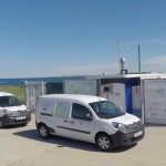Hydrogen refuelling station and vans (credit OIC)