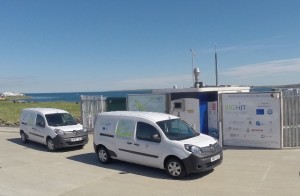 Hydrogen refuelling station and vans (credit OIC)