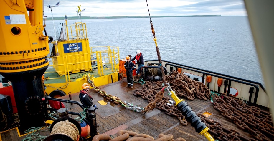 TFI mooring component deployment at EMEC test site with TSB (Credit Startpoint Media) 1B9A9296 (930px)