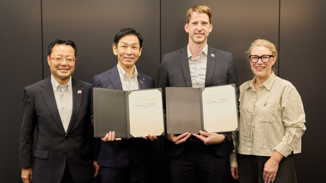 (Chairman of the Association Masakatsu Terasaki, Sweyn Johnston, Head of Enterprise and Economic Growth, Orkney Islands Council (representing EMEC) and Gillian Martin MSP, Scottish Government Cabinet Secretary for Climate Action). 